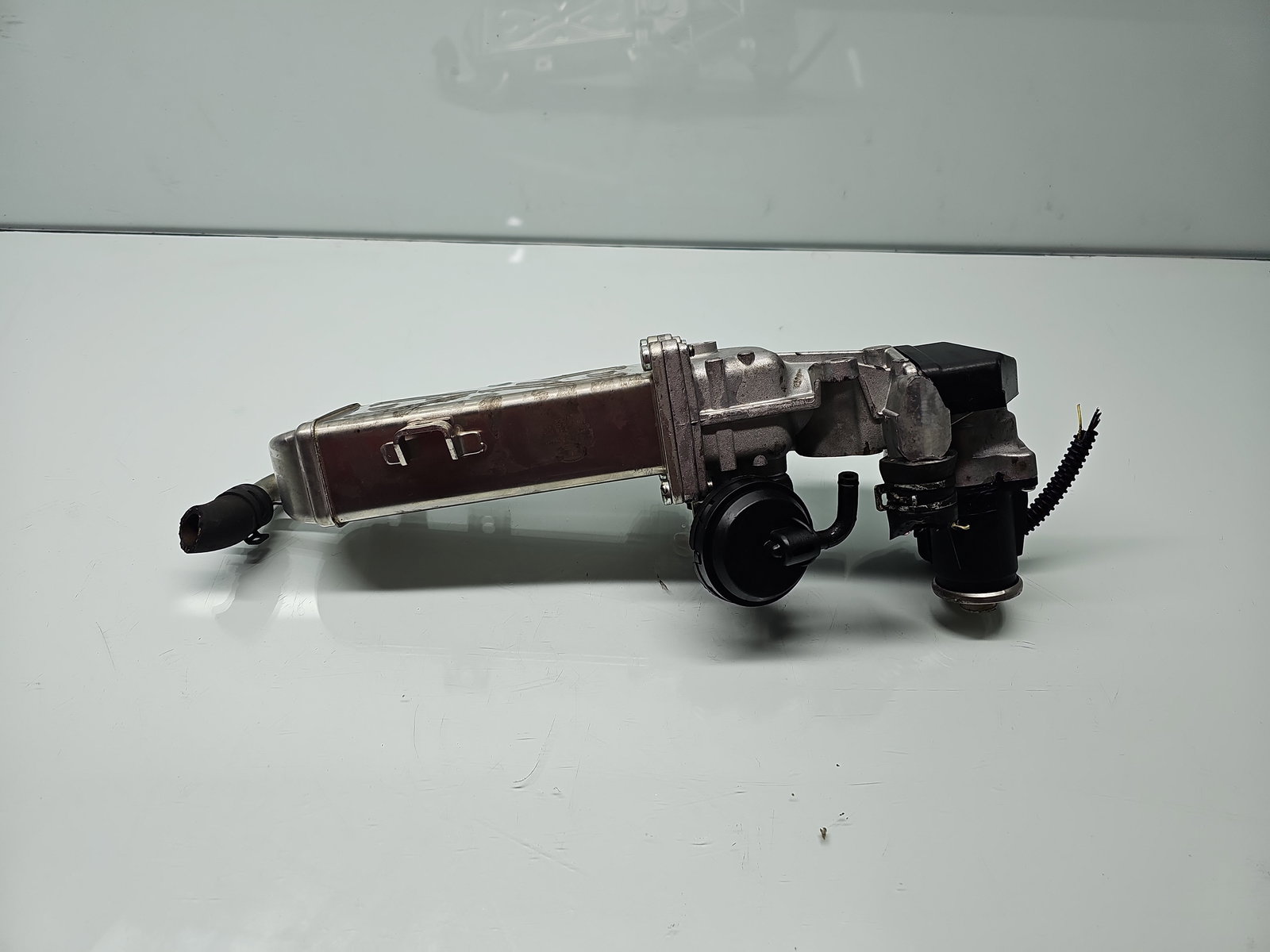 Racitor gaze Volkswagen Golf 6 (5K1) [Fabr 2009-2013] 6NU358167-00 1.6 TDI CAYC 77KW / 105CP - imagine 4