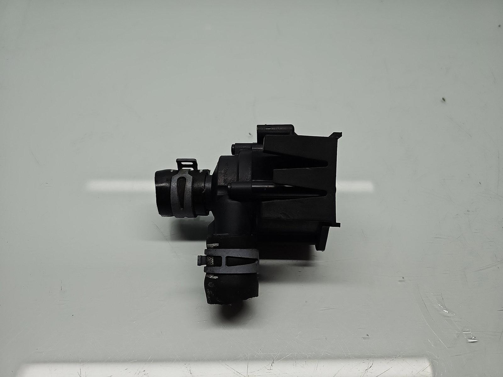 Pompa recirculare apa AUDI A5 (8T3) [Fabr 2007-2015] 8K0819147A 2.0 TDI CGLC 130KW / 177CP - imagine 1