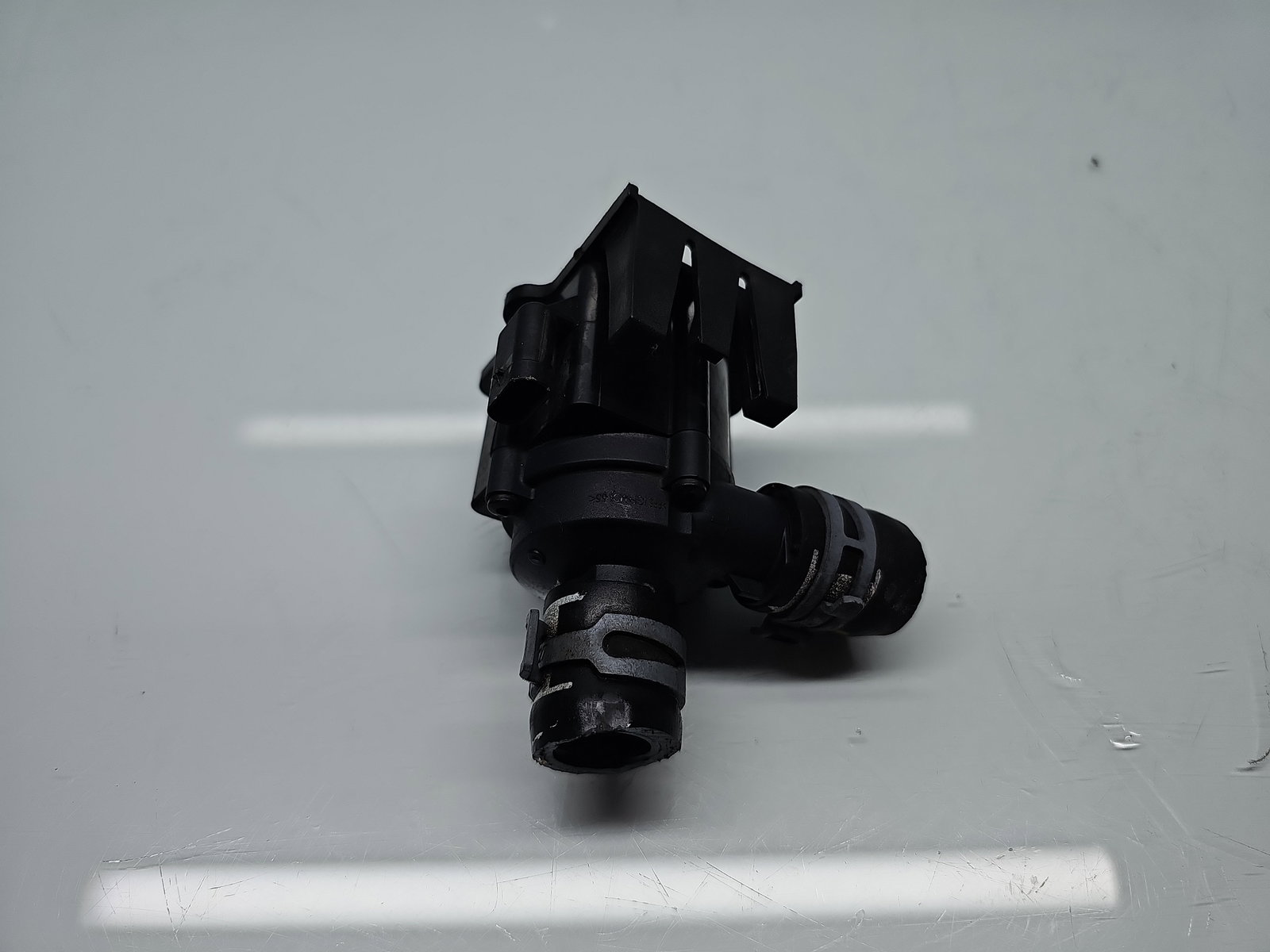 Pompa recirculare apa AUDI A5 (8T3) [Fabr 2007-2015] 8K0819147A 2.0 TDI CGLC 130KW / 177CP - imagine 2