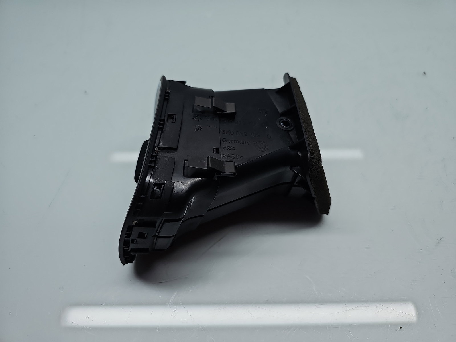 Grila aerisire stanga Volkswagen Golf 6 (5K1) [Fabr 2009-2013] 5K0819709D - imagine 2