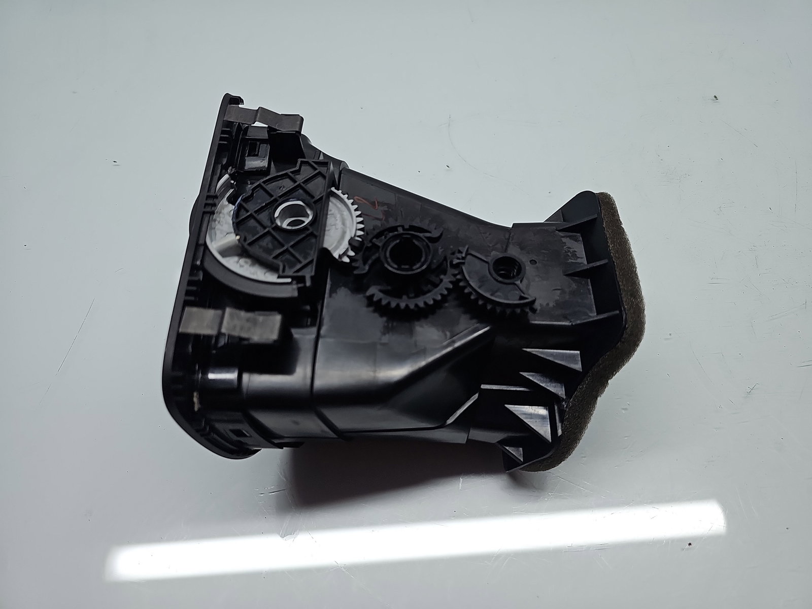 Grila aerisire stanga Volkswagen Golf 6 (5K1) [Fabr 2009-2013] 5K0819709D - imagine 3