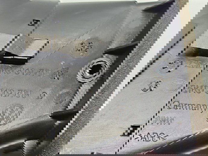  Grila aerisire stanga Volkswagen Golf 6 (5K1) [Fabr 2009-2013] 5K0819709D