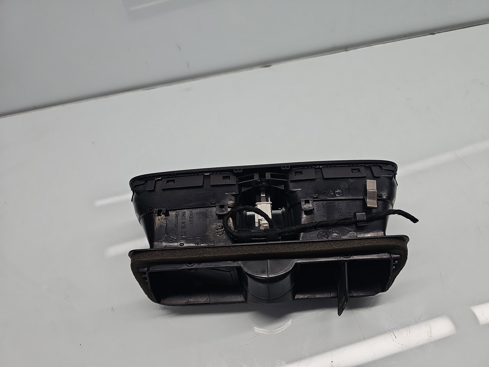 Grila aerisire centrala Volkswagen Golf 6 (5K1) [Fabr 2009-2013] 5K0815736D - imagine 2