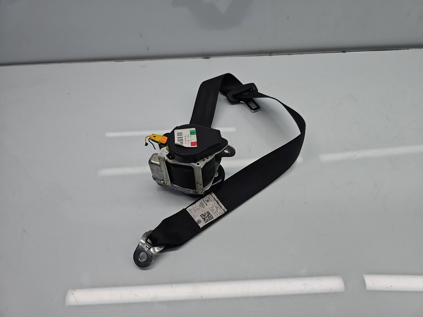 Centura dreapta fata Volkswagen Golf 6 (5K1) [Fabr 2009-2013] 1K4857706BK - imagine 1