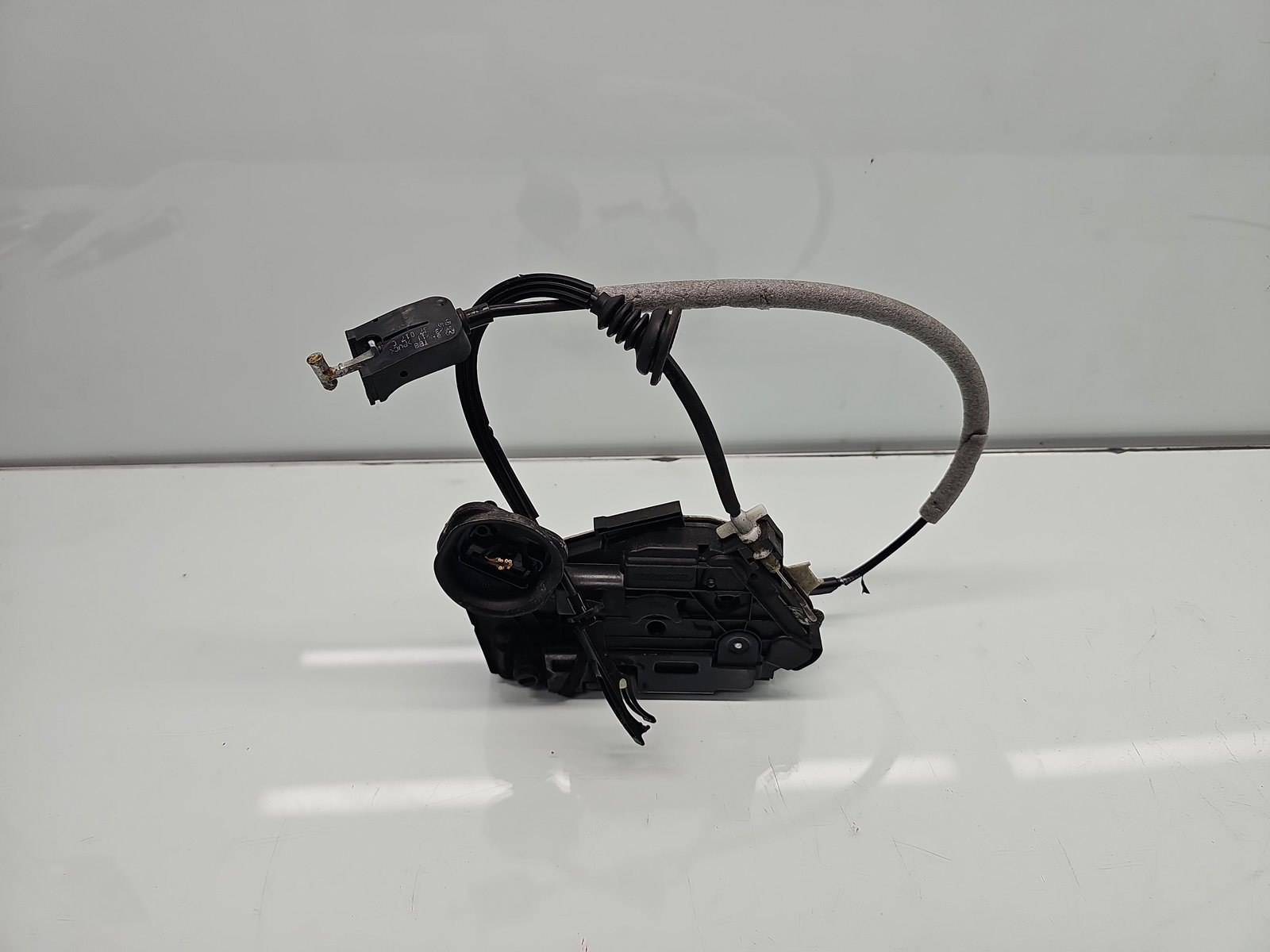 Broasca usa stanga spate Volkswagen Golf 6 (5K1) [Fabr 2009-2013] 5K4839015H - imagine 1