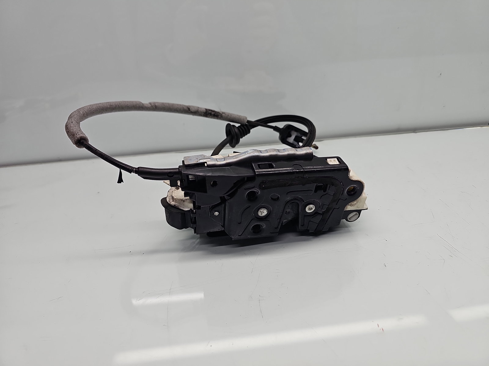 Broasca usa stanga spate Volkswagen Golf 6 (5K1) [Fabr 2009-2013] 5K4839015H - imagine 4