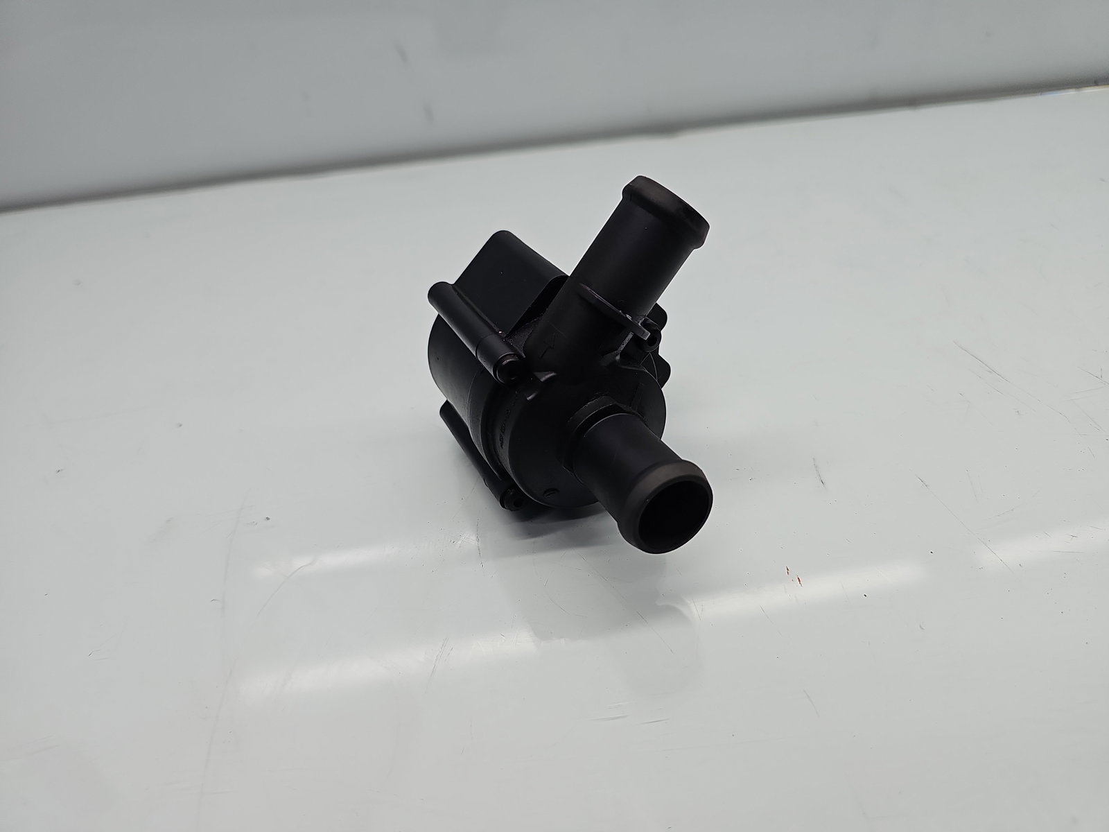 Pompa recirculare apa Volkswagen Golf 7 (5G) [Fabr 2014-prezent] 5Q0965561B 1.6 TDI CLHA 77KW / 105CP - imagine 3