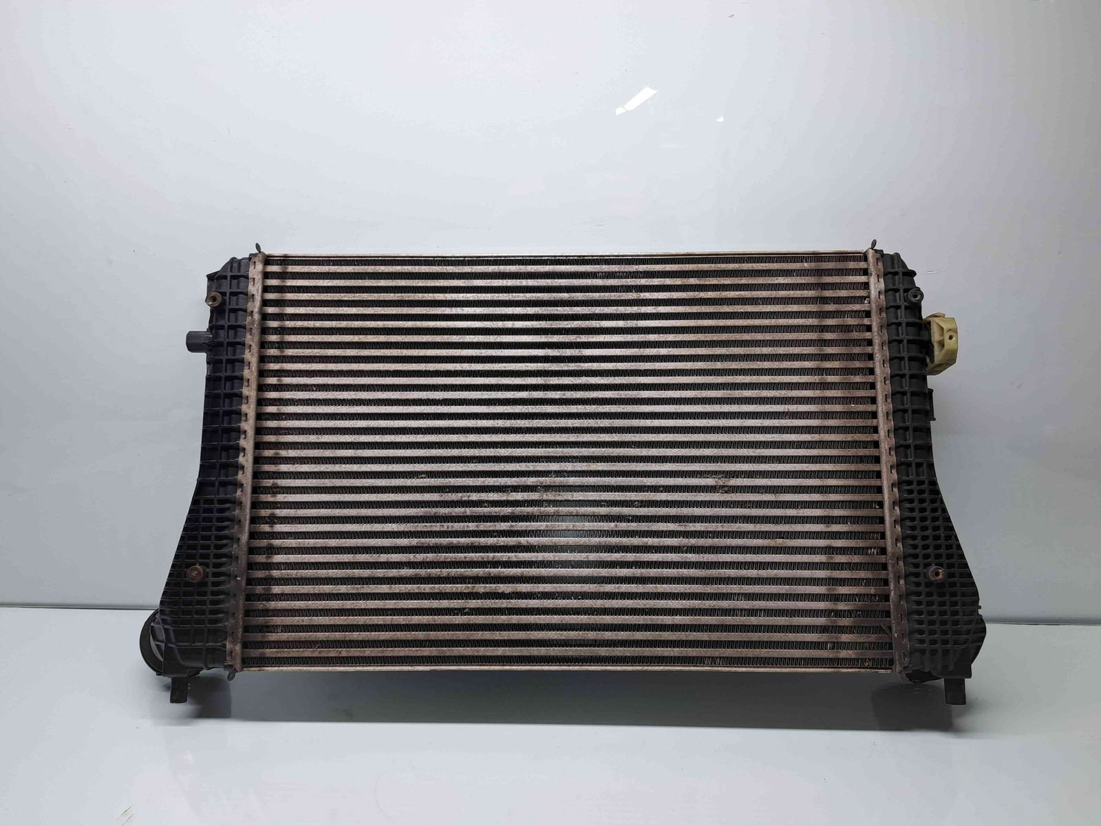 Radiator intercooler Volkswagen Passat B6 (3C2) [Fabr 2005-2010] 3C0145805P 2.0 TDI CBAB 103KW / 140CP