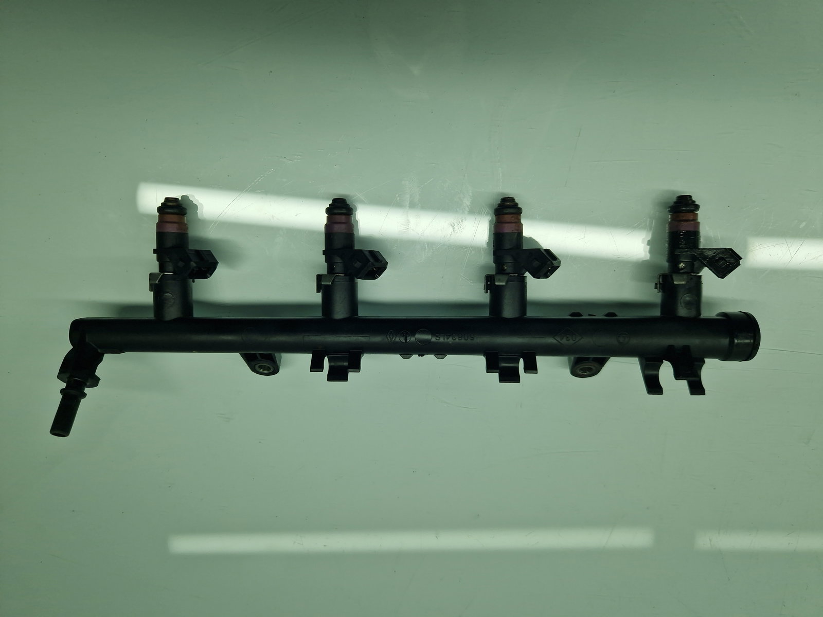 Rampa injectoare Renault Scenic 3 (J95) Facelift [Fabr 2009-2015] 8200135504 1.6 Benz K4M858 81KW / 110CP - imagine 1