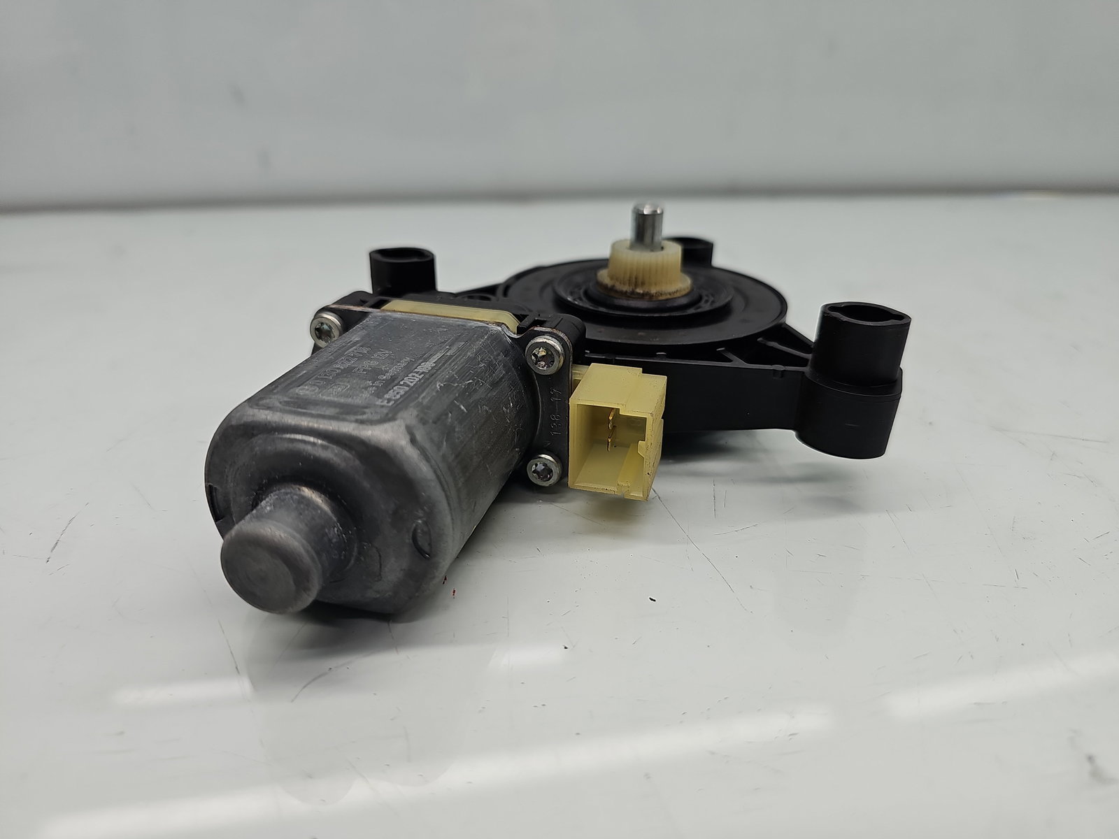 Motoras geam dreapta fata Seat Leon (5F1) [Fabr 2012-2018] 5Q0959802B - imagine 2