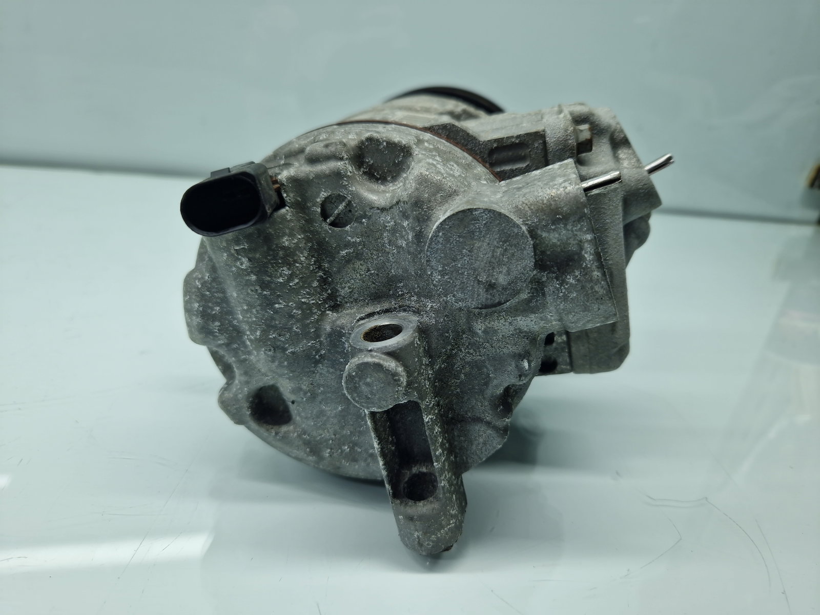 Compresor clima Volkswagen Golf 6 (5K1) [Fabr 2009-2013] 5N0820803F 1.6 TDI CAYC 77KW / 105CP - imagine 4