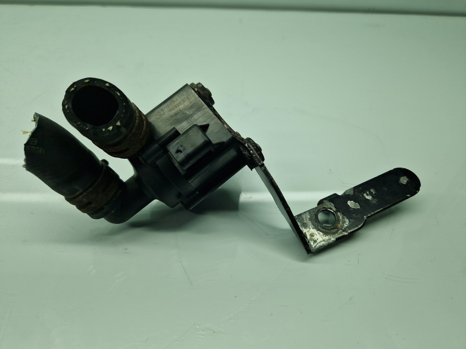 Pompa recirculare apa Volkswagen Golf 6 (5K1) [Fabr 2009-2013] 5N0965561 1.6 TDI CAYC 77KW / 105CP - imagine 1