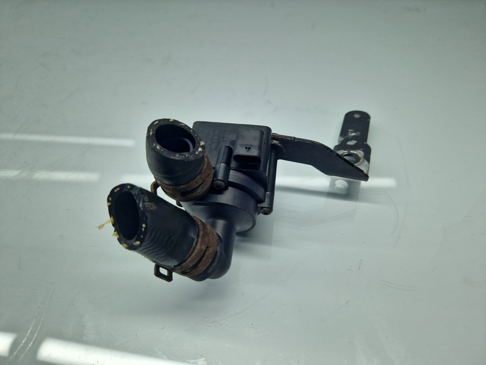 Pompa recirculare apa Volkswagen Golf 6 (5K1) [Fabr 2009-2013] 5N0965561 1.6 TDI CAYC 77KW / 105CP - imagine 3