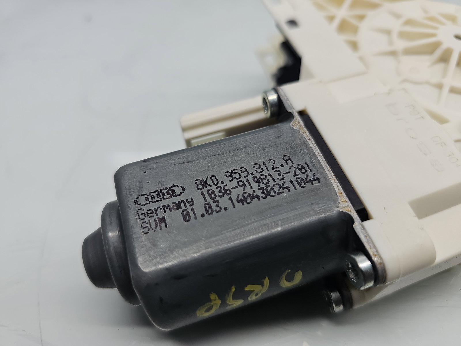 Motoras geam dreapta spate AUDI A6 (4G2, C7) [Fabr 2012-2017] 8K0959812A - imagine 5