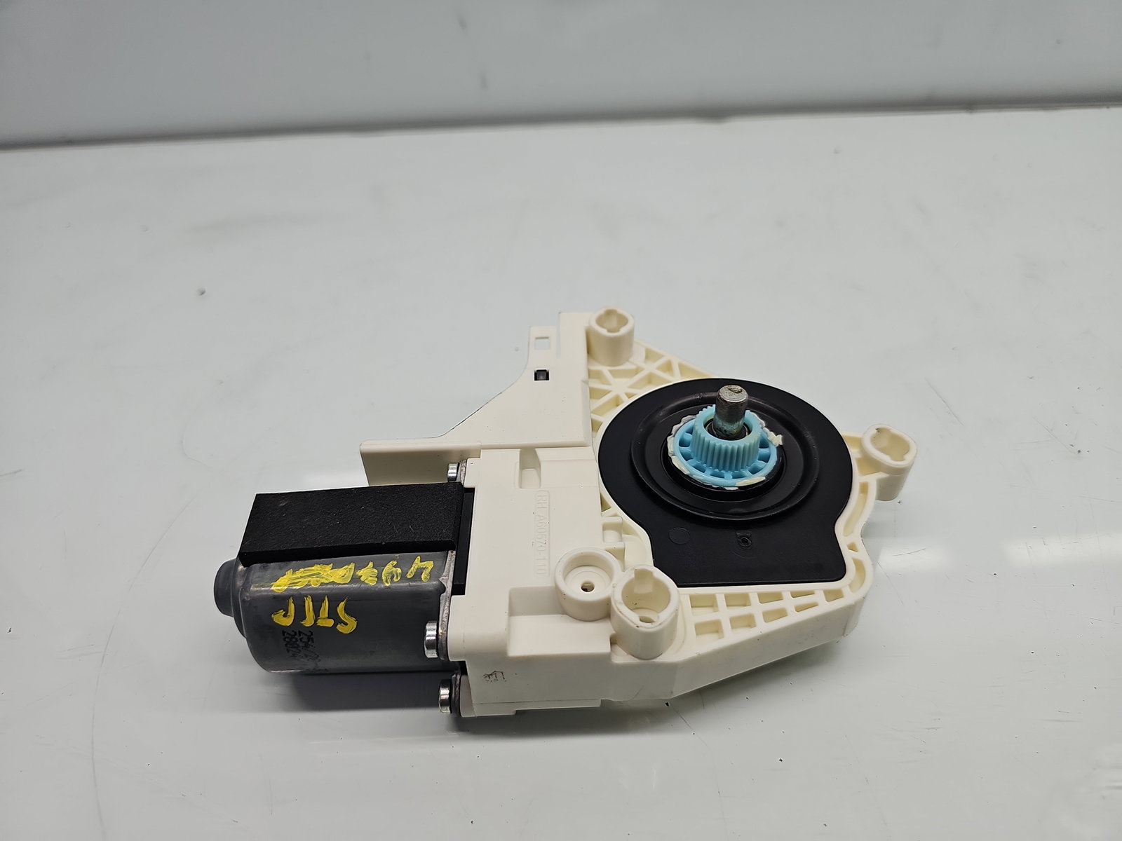 Motoras geam stanga spate AUDI A6 (4G2, C7) [Fabr 2012-2017] 8K0959811A - imagine 1