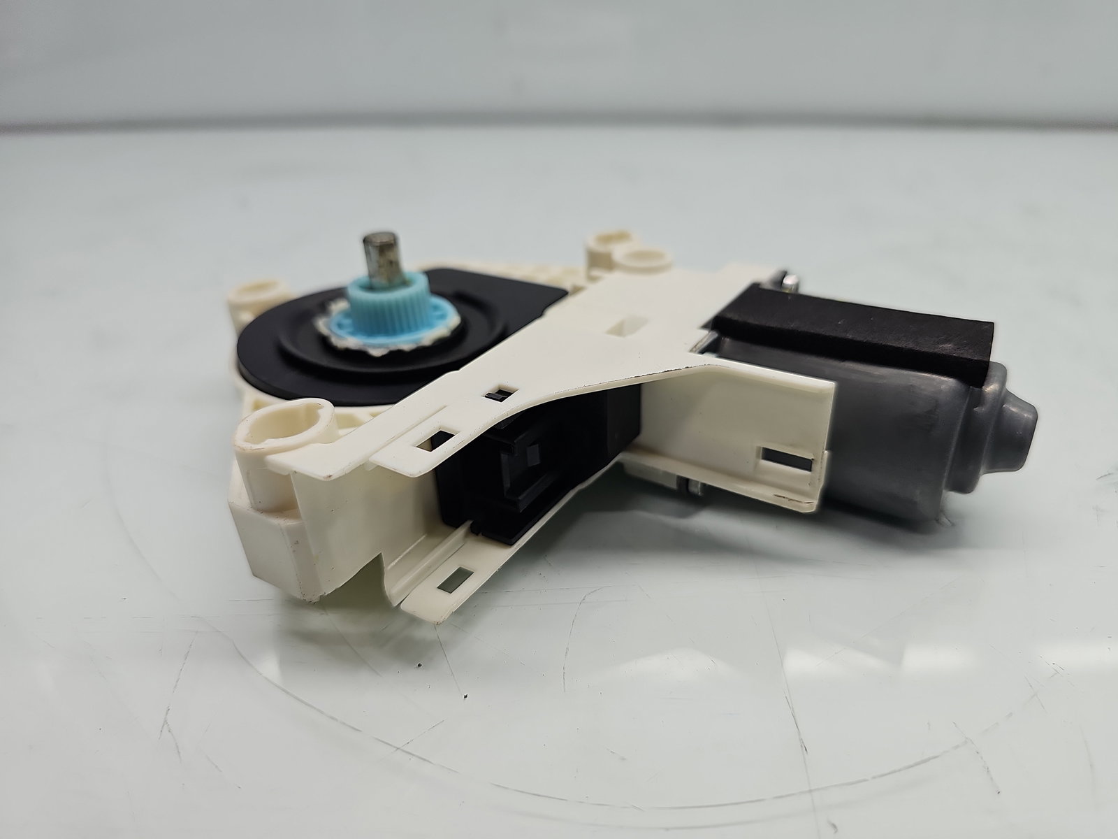 Motoras geam stanga spate AUDI A6 (4G2, C7) [Fabr 2012-2017] 8K0959811A - imagine 3