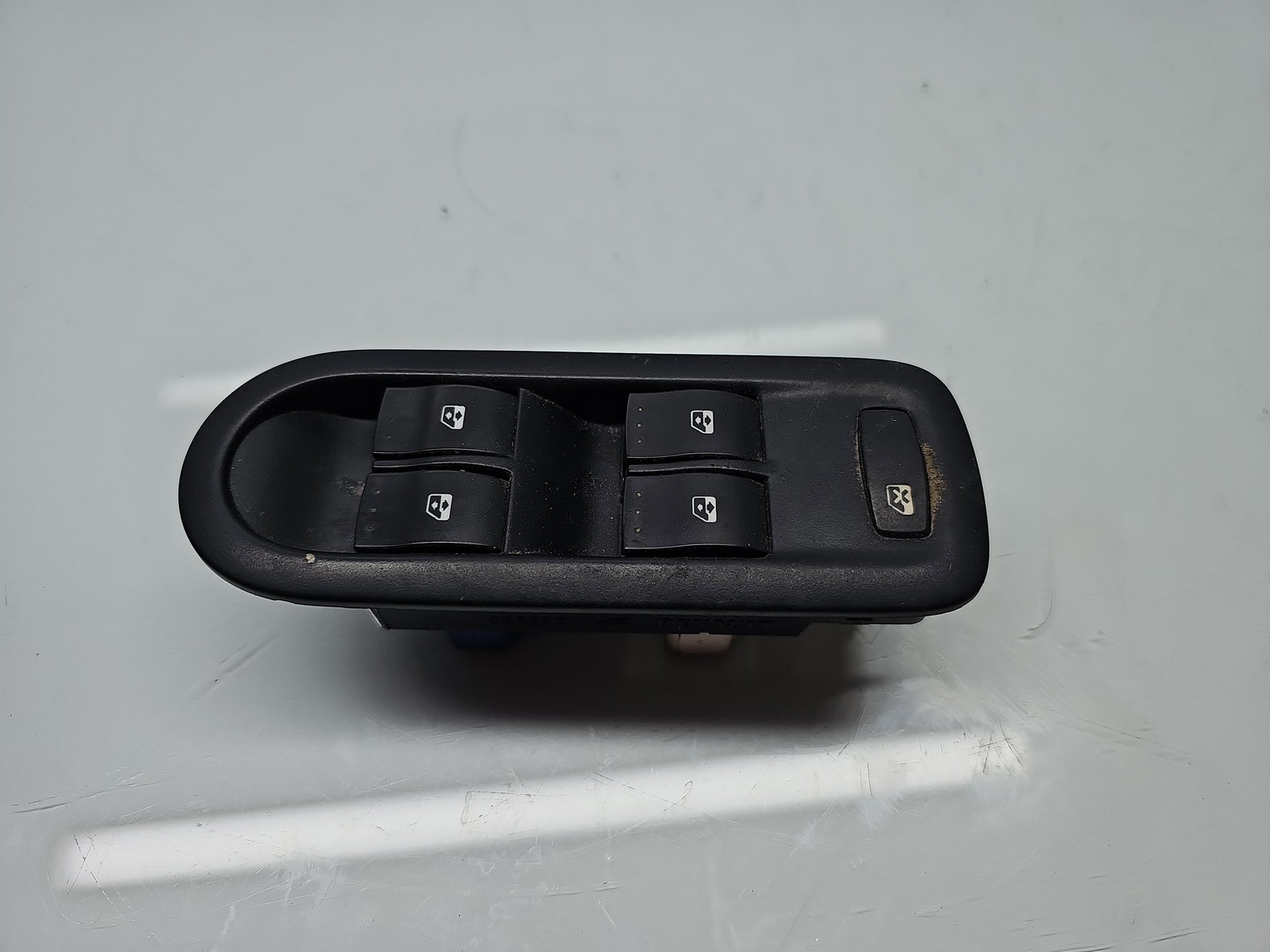 Butoane comanda geamuri sofer Dacia Duster [Fabr 2010-2017] 8200160603 - imagine 1