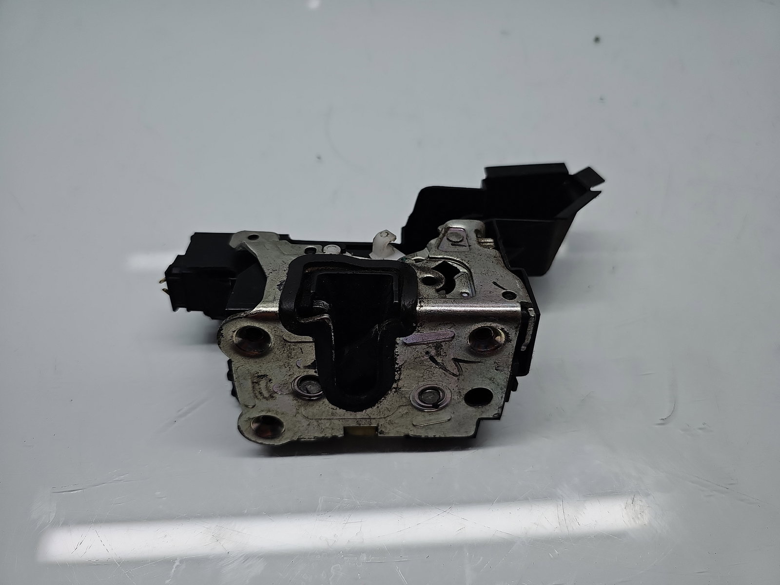 Broasca usa dreapta fata Dacia Duster [Fabr 2010-2017] 805024978R - imagine 1