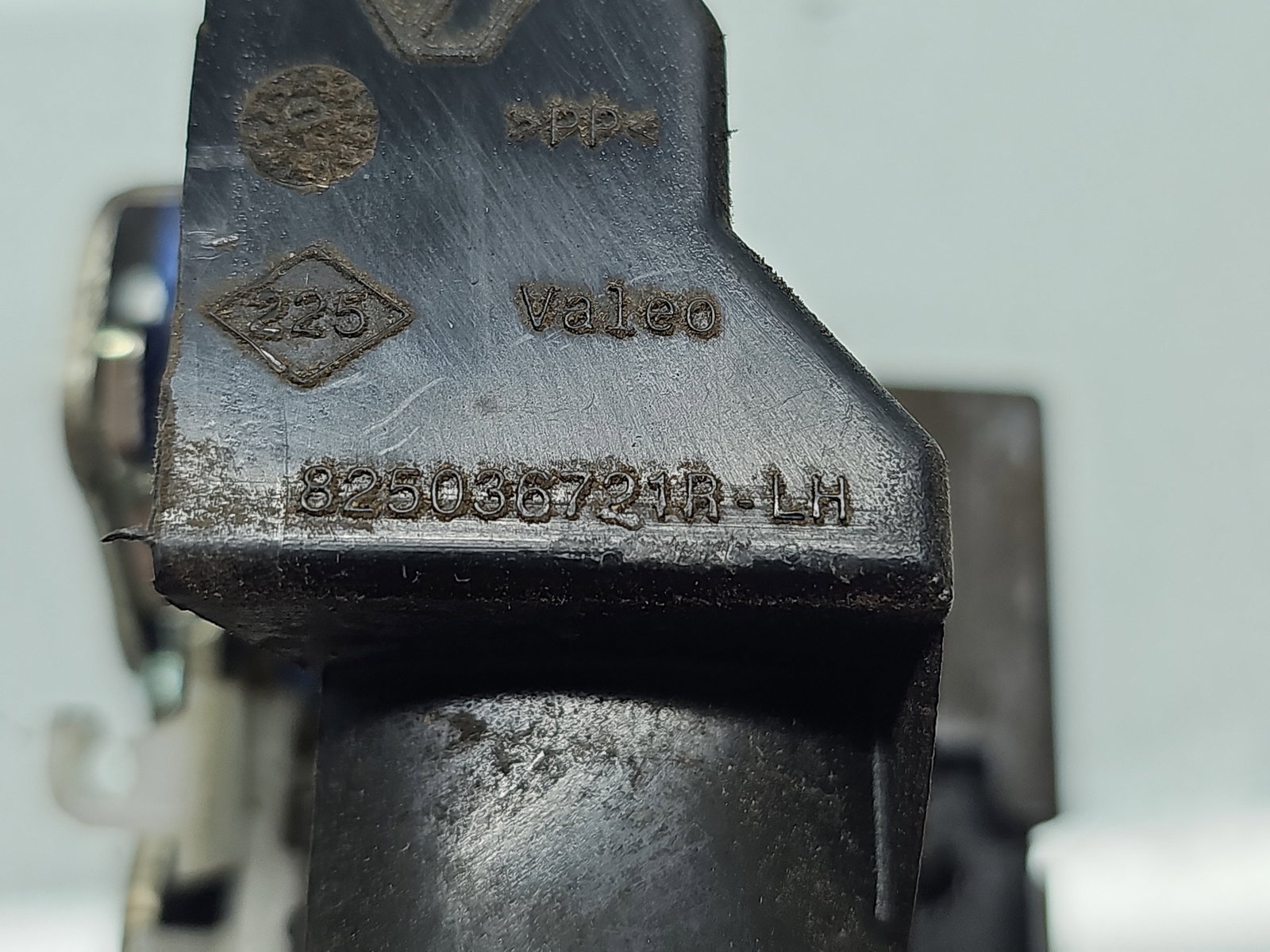 Broasca usa stanga spate Dacia Duster [Fabr 2010-2017] 825036721R - imagine 4