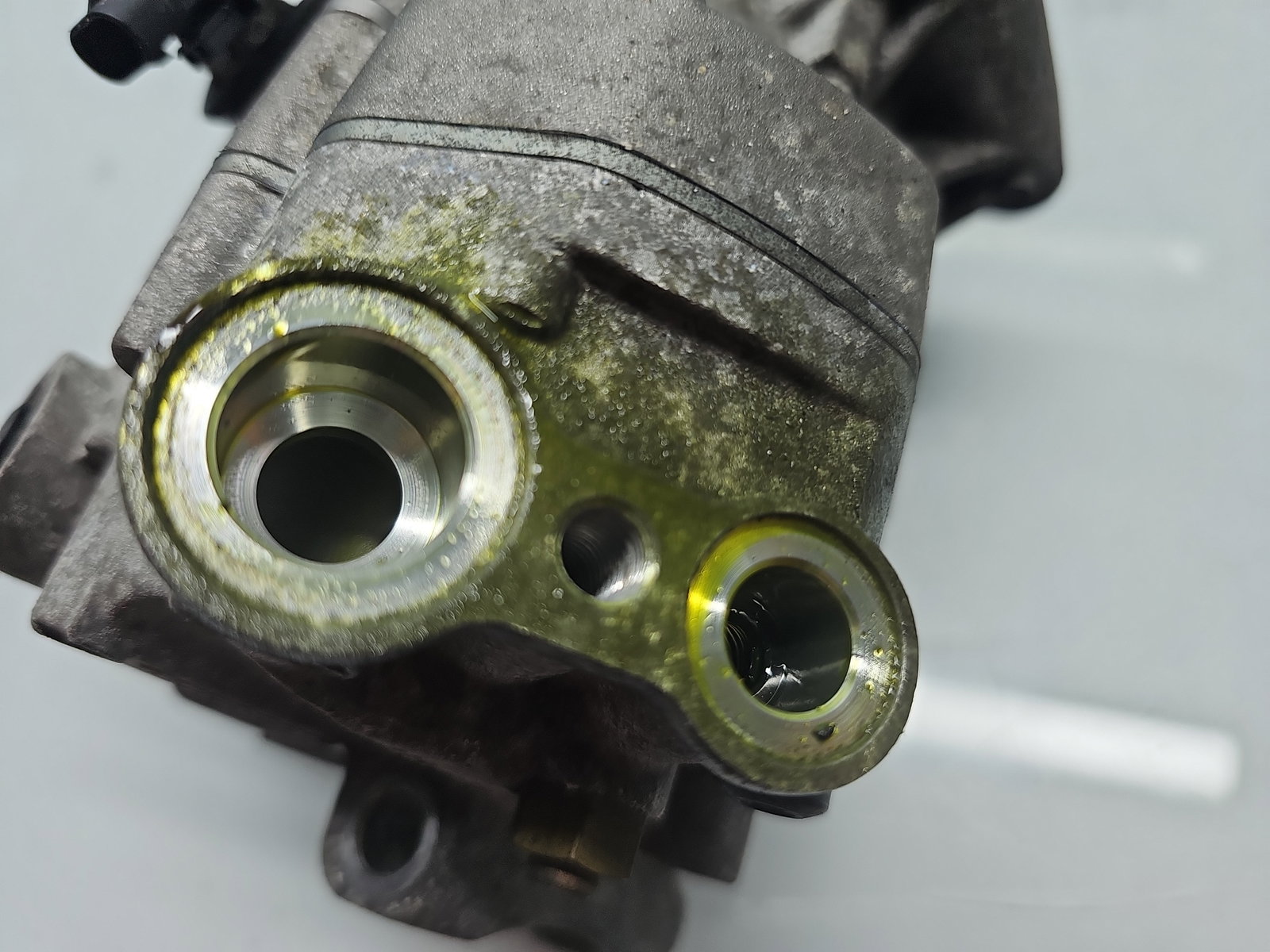 Compresor clima Opel Astra J [Fabr 2009-2015] 13335254 1.6 Benz A16XER 85KW / 115CP - imagine 4