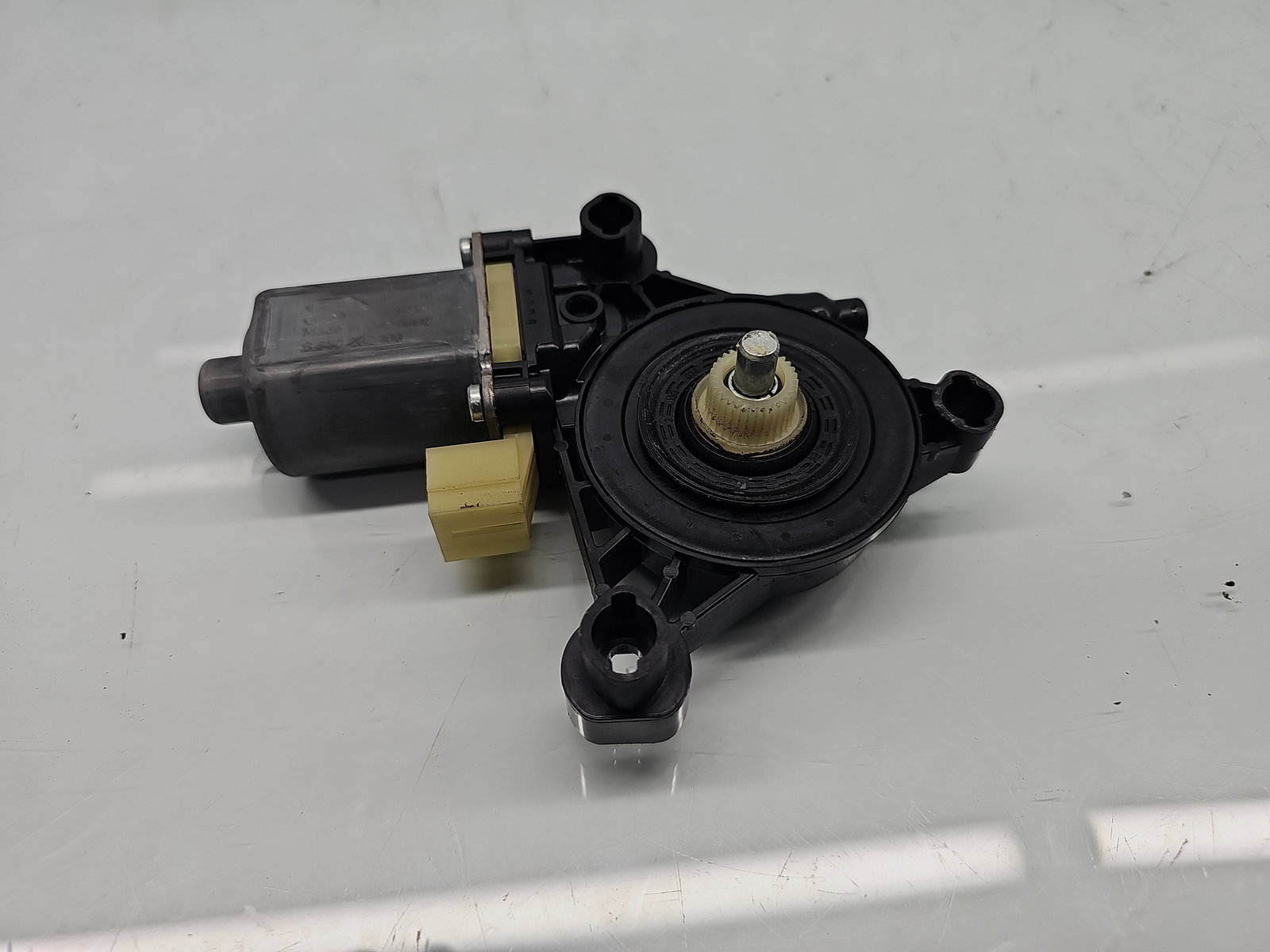 Motoras geam dreapta fata Volkswagen Golf 7 (5G) [Fabr 2014-prezent] 5Q0959802B - imagine 1