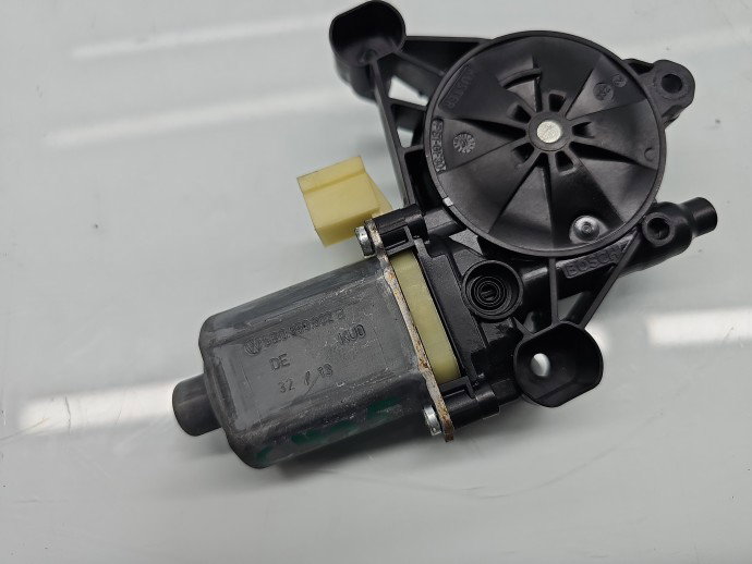 Motoras geam dreapta fata Volkswagen Golf 7 (5G) [Fabr 2014-prezent] 5Q0959802B