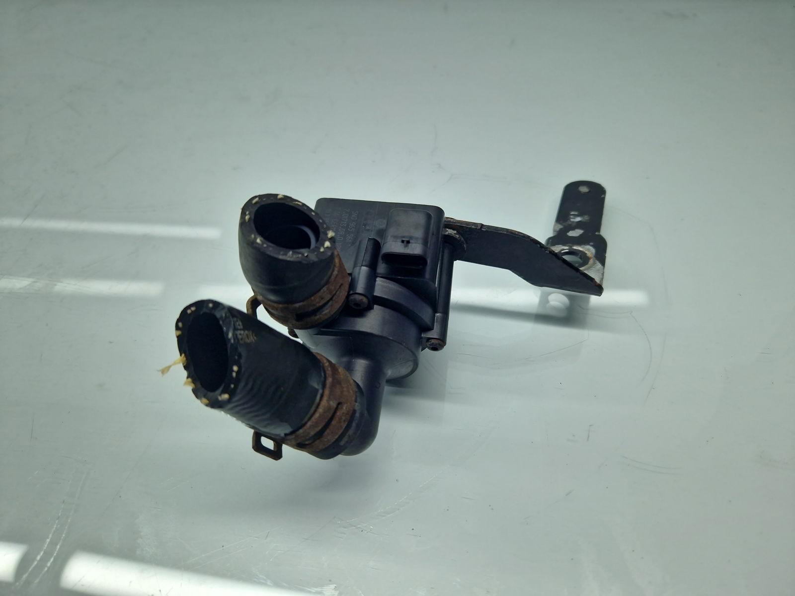 Pompa recirculare apa Volkswagen Tiguan (5N) [Fabr 2007-2016] 5N0965561 1.6 TDI CAYC 77KW / 105CP - imagine 3