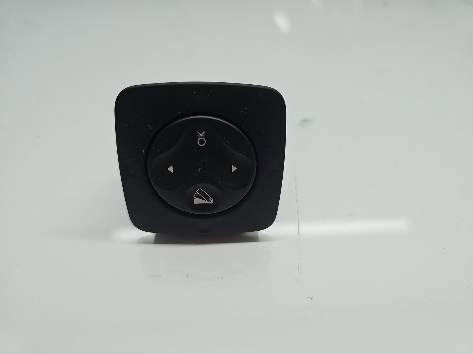 Buton deschidere navigatie Renault Scenic 3 (J95) Facelift [Fabr 2009-2015] 283950001R