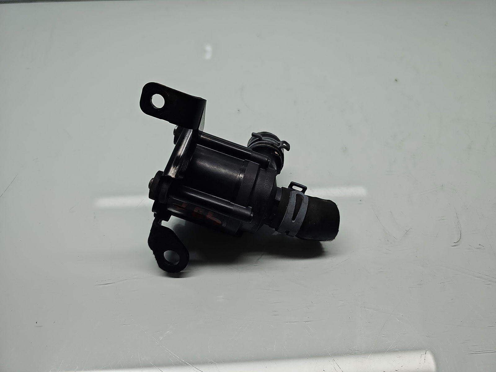 Pompa recirculare apa AUDI A4 (8K2, B8) [Fabr 2008-2015] 04L965559 2.0 TDI CNHA 140KW / 190CP - imagine 1