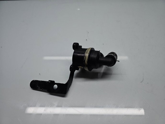 Pompa recirculare apa  Volkswagen Passat B7 (362) [Fabr 2010-2014] 5N0965561A 1.6 TDI CAYC 77KW / 105CP