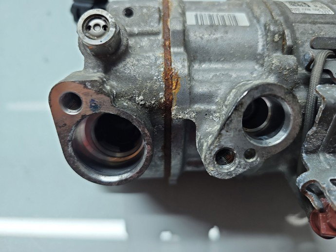 Compresor clima  AUDI A4 (8K2, B8) [Fabr 2008-2015] 8T0260805F 2.0 TDI CGLC 130KW / 177CP