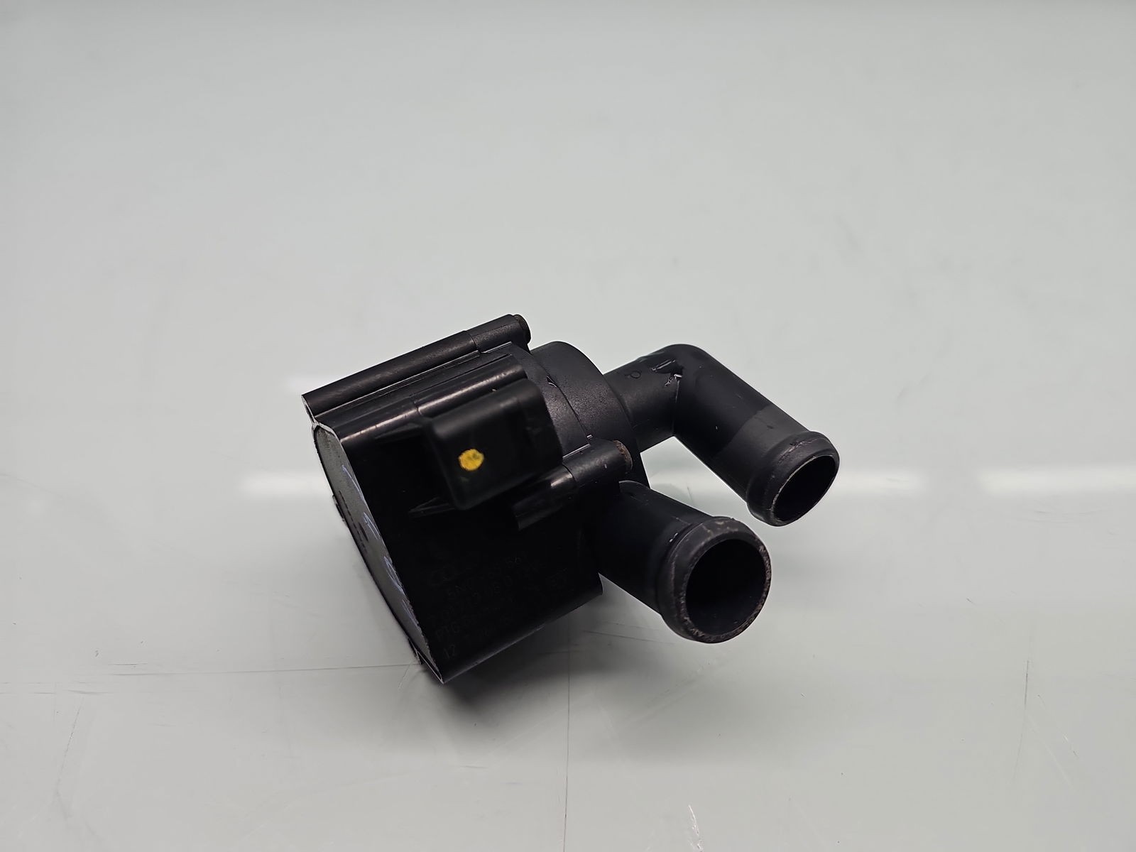 Pompa recirculare apa Volkswagen Passat B7 (362) [Fabr 2010-2014] 5N0965561 1.6 TDI CAYC 77KW / 105CP - imagine 1