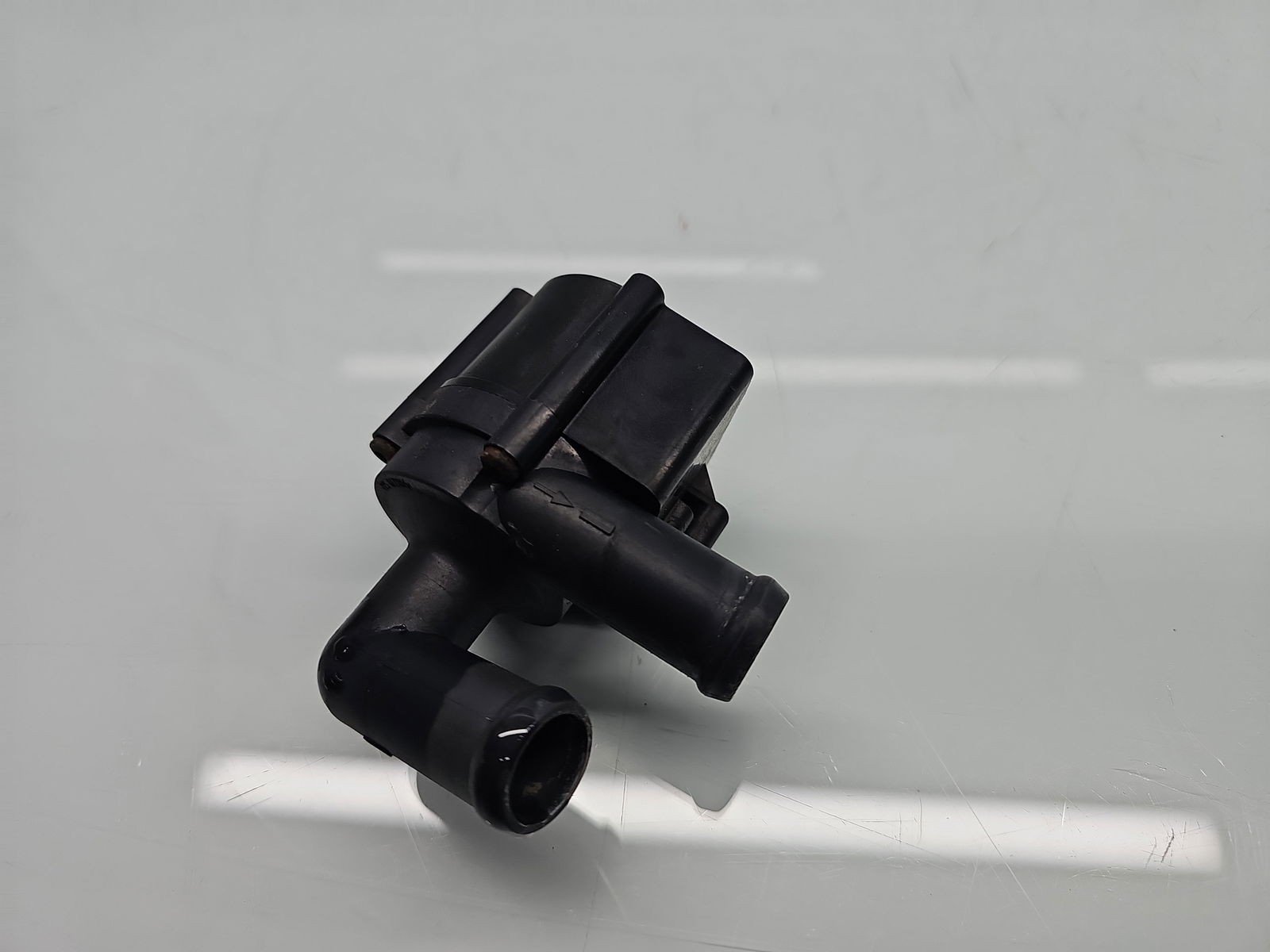 Pompa recirculare apa Volkswagen Passat B7 (362) [Fabr 2010-2014] 5N0965561 1.6 TDI CAYC 77KW / 105CP - imagine 3