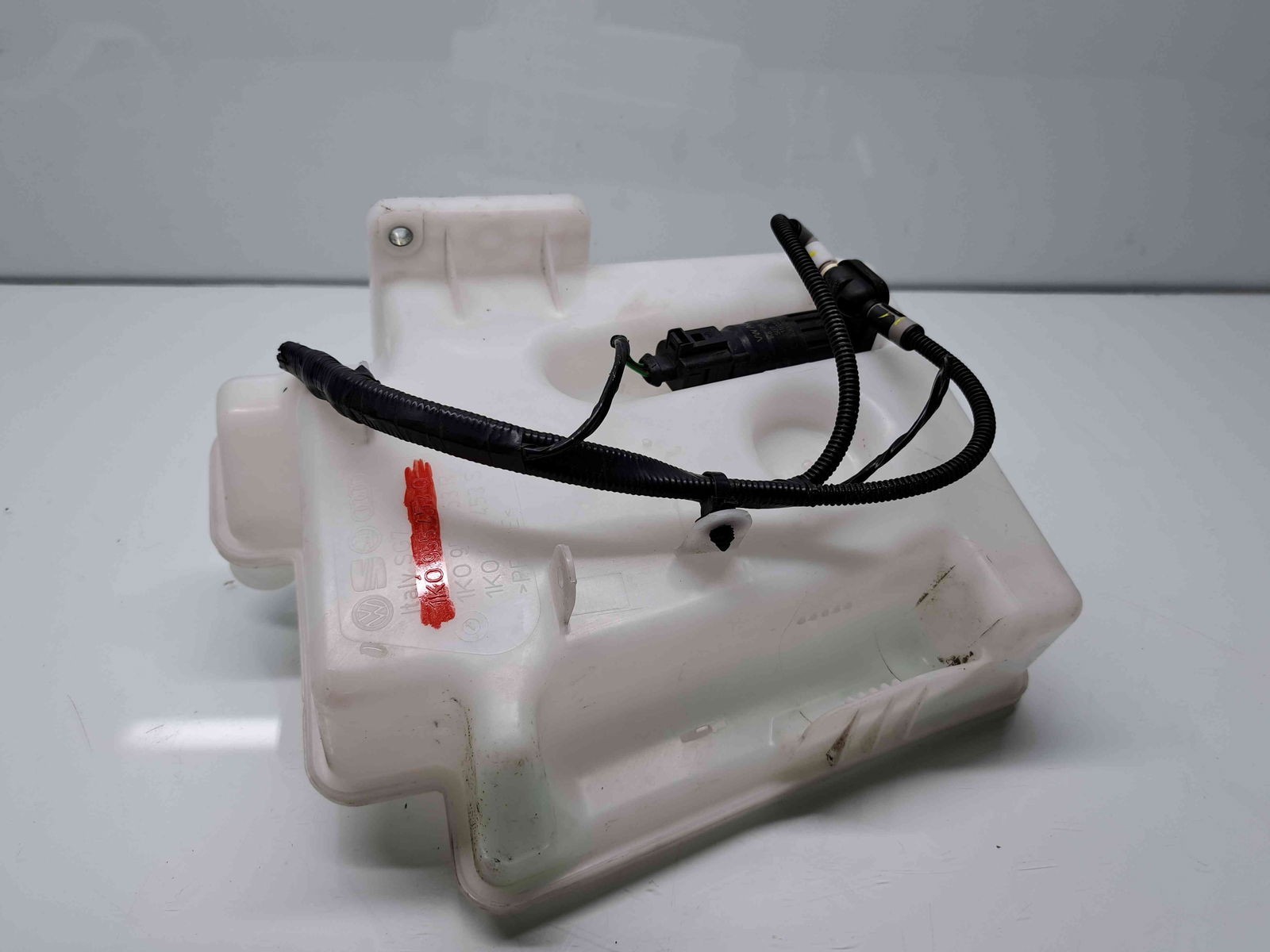 Vas lichid parbriz Seat Leon (1P1) [Fabr 2005-2011]1K0955453Q - imagine 1