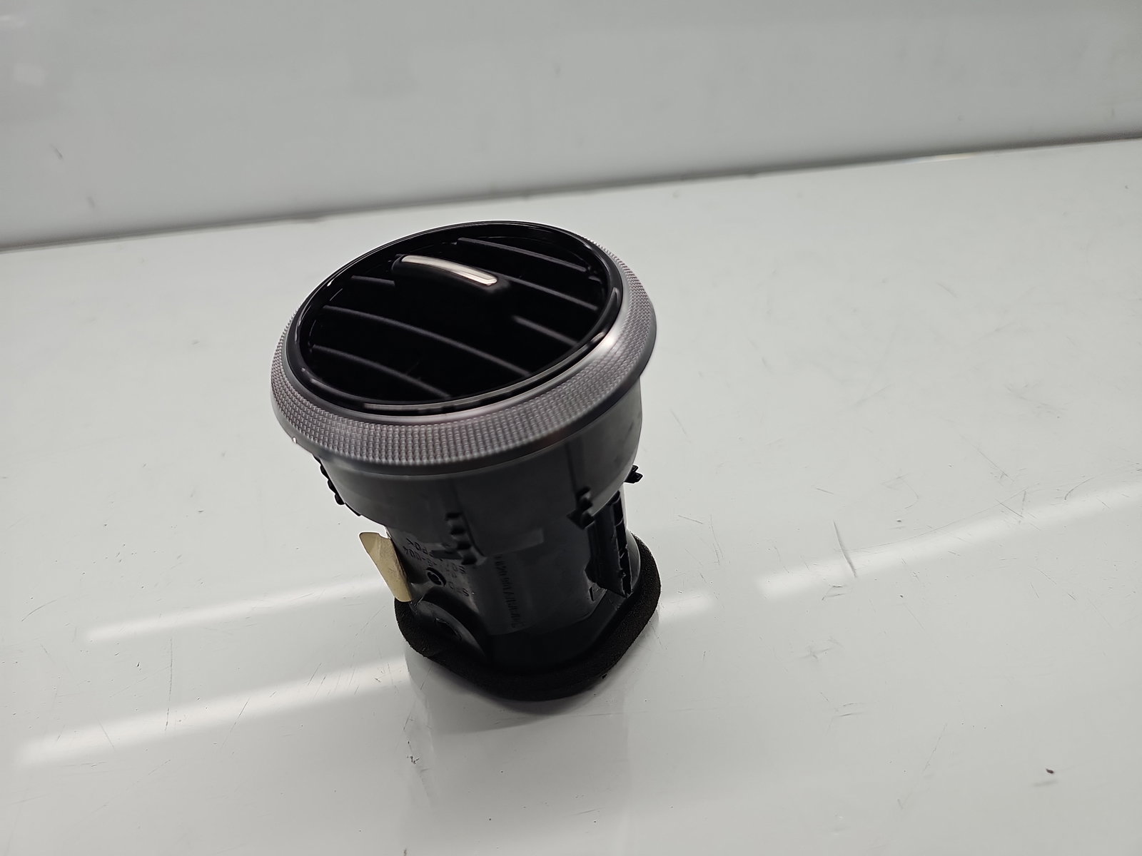 Grila aerisire centrala AUDI A3 Sportback (8PA) [Fabr 2004-2013] Facelift 8P0820901A - imagine 2