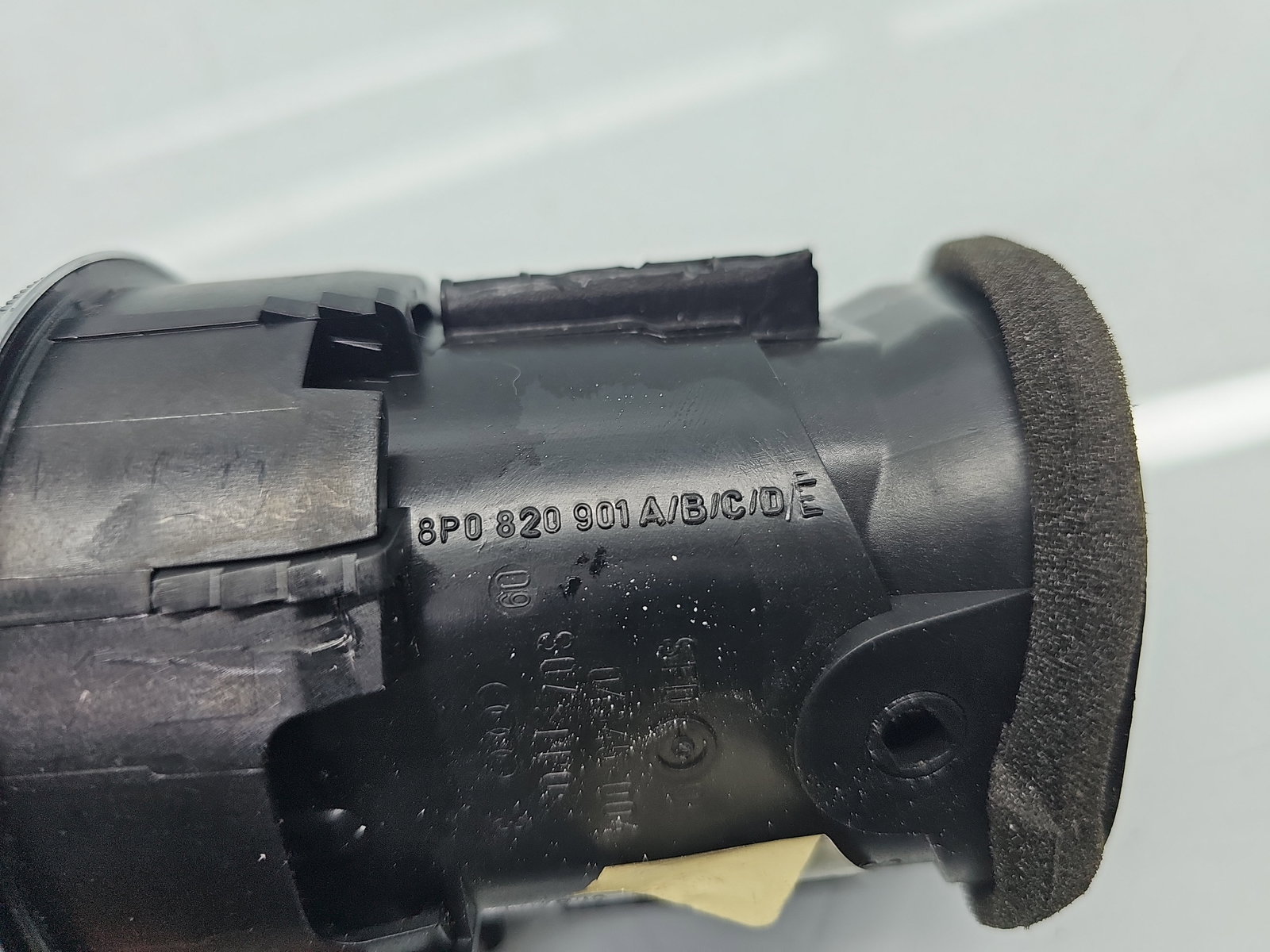 Grila aerisire centrala AUDI A3 Sportback (8PA) [Fabr 2004-2013] Facelift 8P0820901A - imagine 5