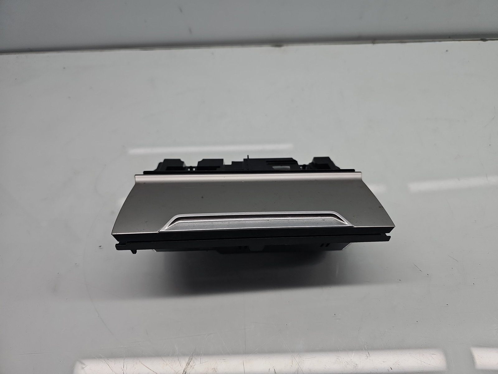 Scrumiera Volkswagen Passat B8 Variant (3G5) [Fabr 2015-prezent] 3G2863284A - imagine 1