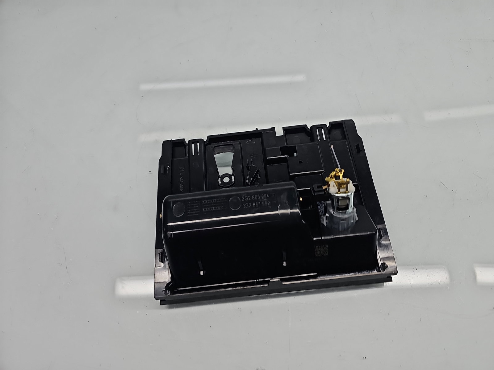 Scrumiera Volkswagen Passat B8 Variant (3G5) [Fabr 2015-prezent] 3G2863284A - imagine 2