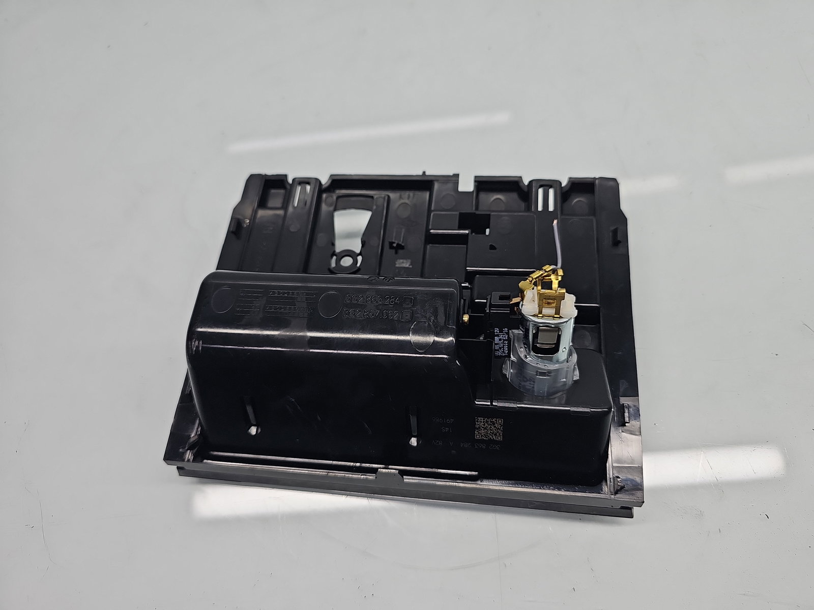 Scrumiera Volkswagen Passat B8 Variant (3G5) [Fabr 2015-prezent] 3G2863284A - imagine 4