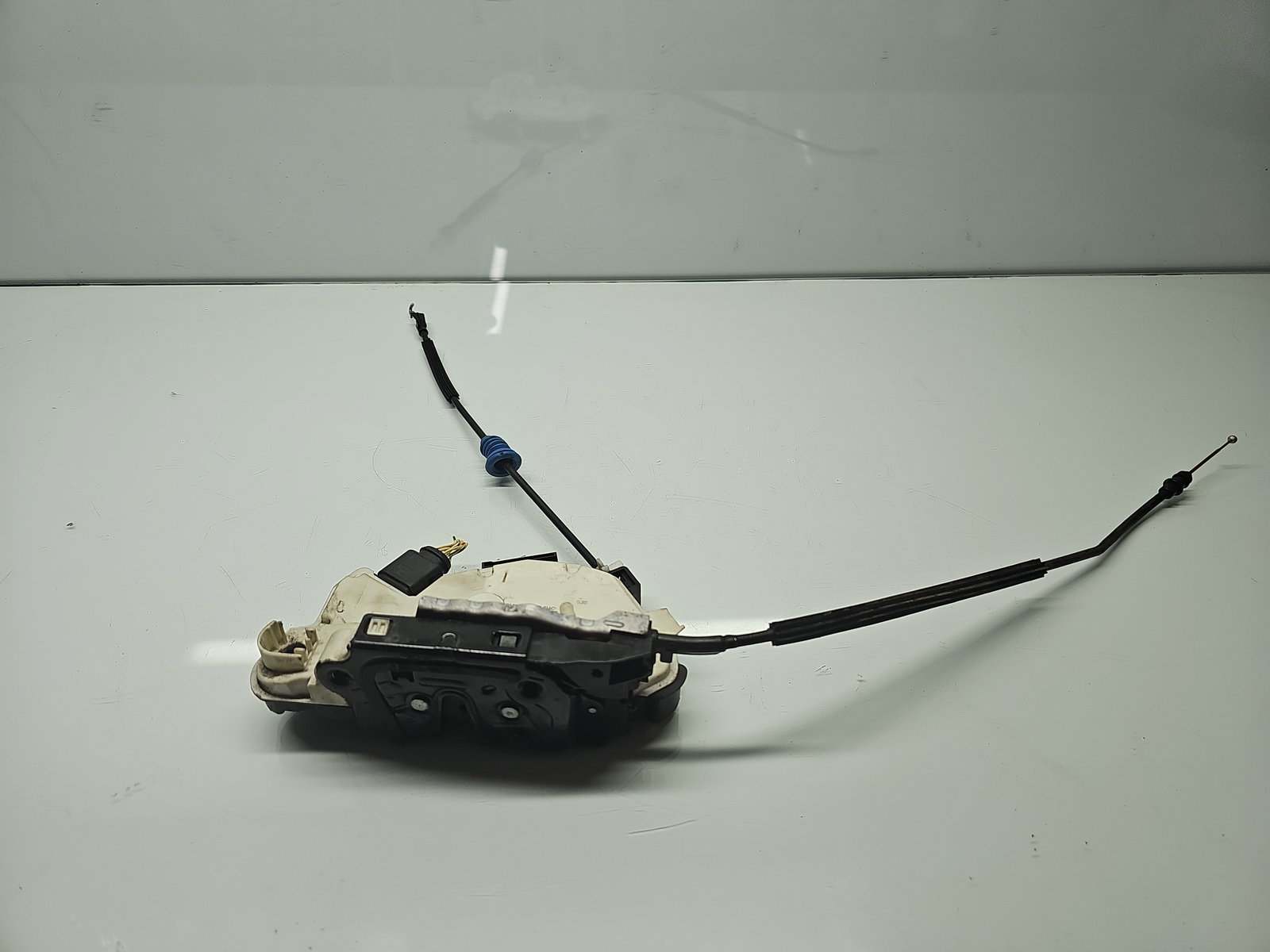 Broasca usa dreapta fata Volkswagen Passat CC (357) [Fabr 2008-2012] 5N2837016C - imagine 1