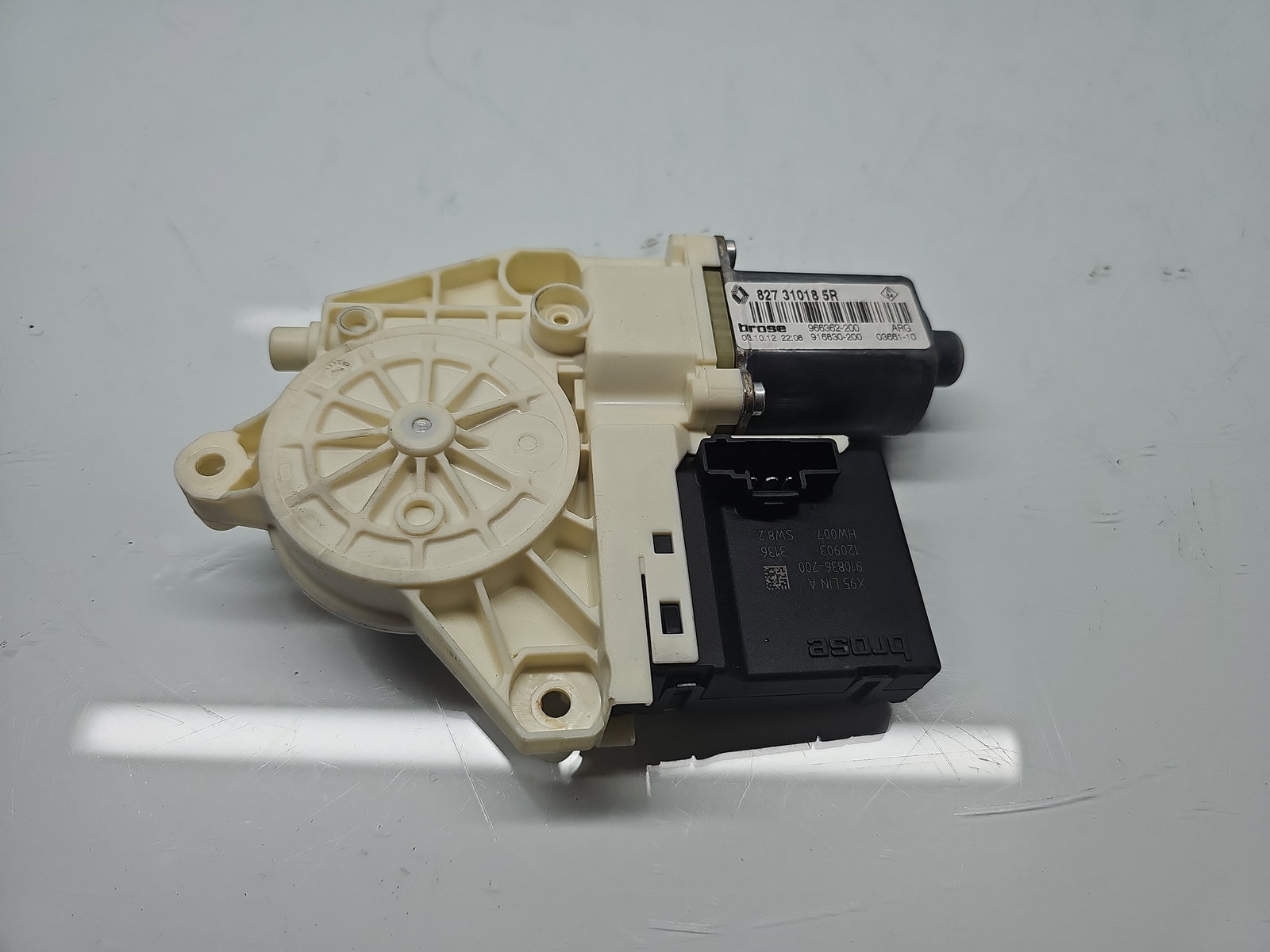 Motoras geam stanga spate Renault Megane 3 Hatchback (X95) [Fabr 2008-2015] 827310185R - imagine 1