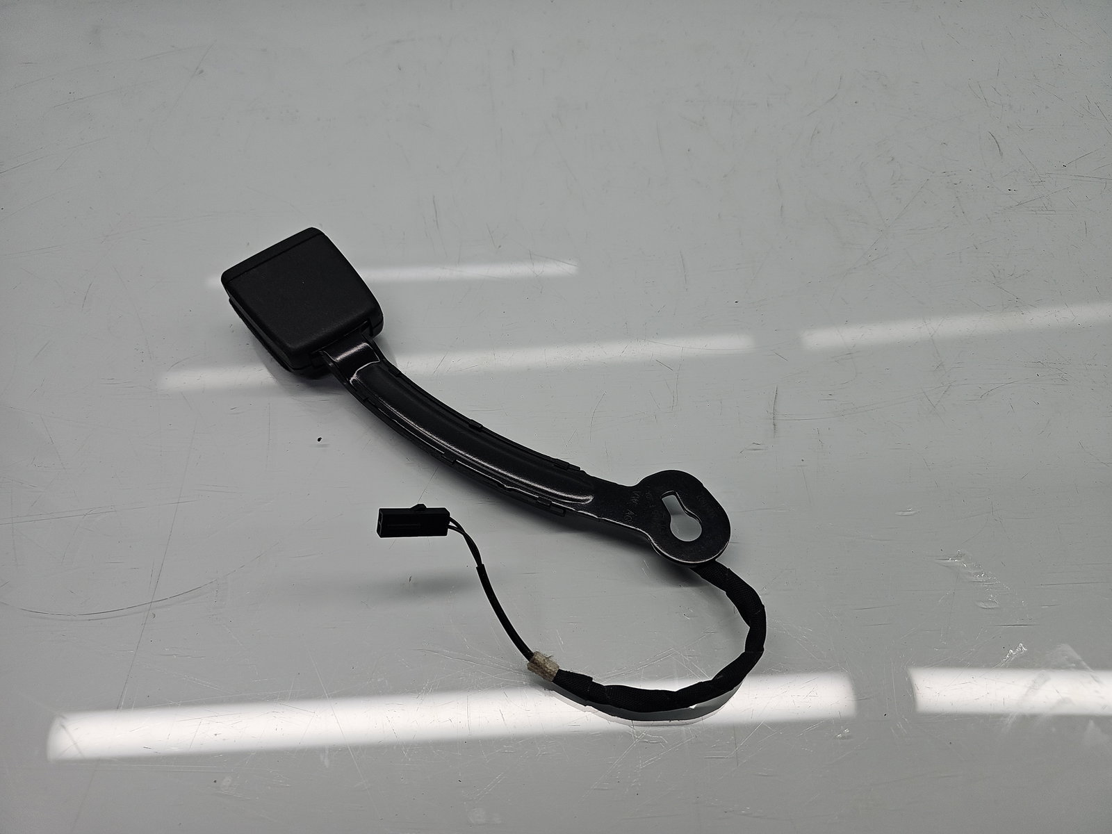 Capsa centura stanga fata Volkswagen Passat B8 Variant (3G5) [Fabr 2015-prezent] 3G0857755F - imagine 1