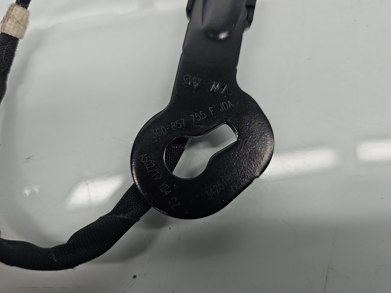 Capsa centura stanga fata Volkswagen Passat B8 Variant (3G5) [Fabr 2015-prezent] 3G0857755F - imagine 4