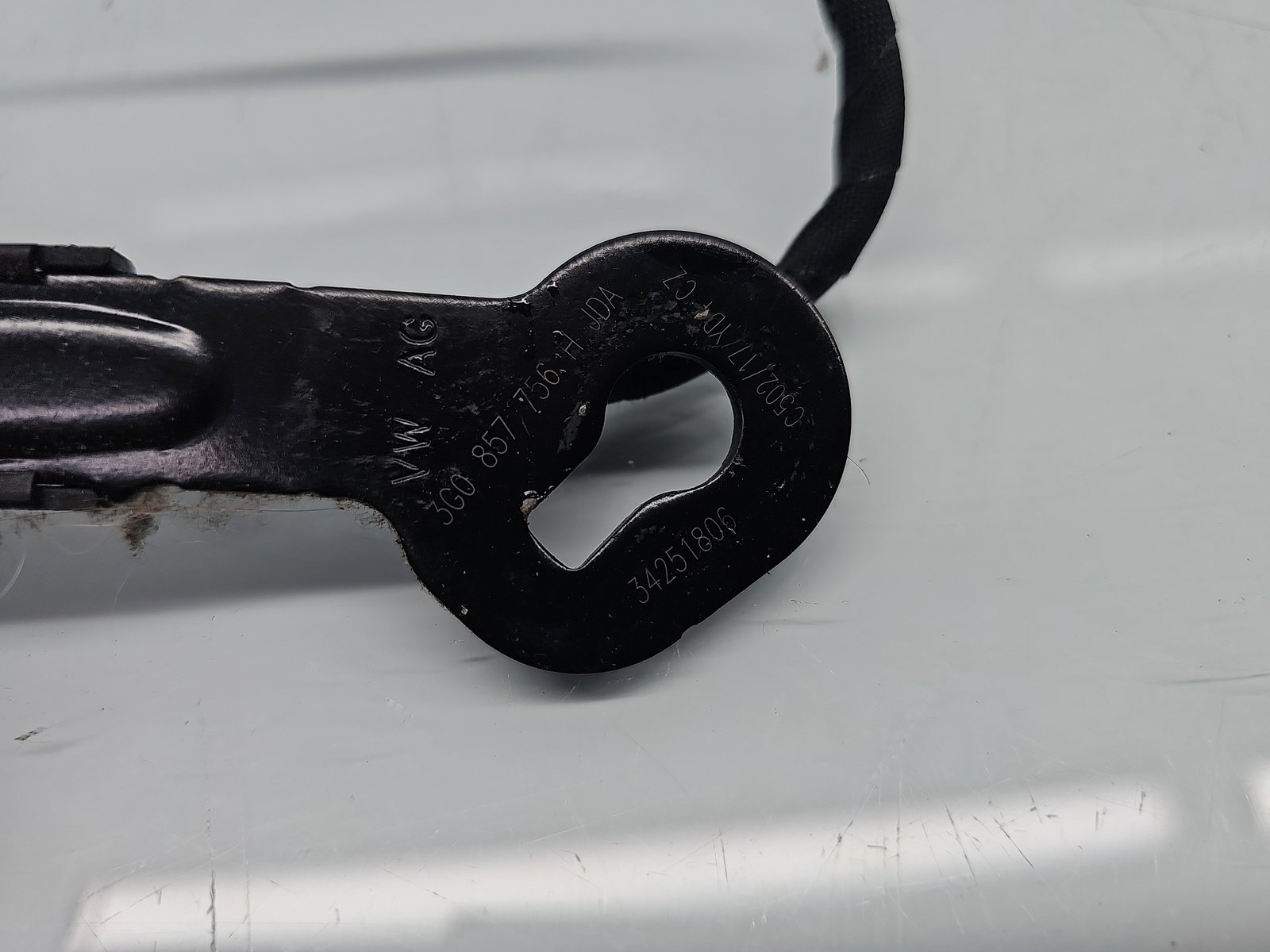 Capsa centura dreapta fata Volkswagen Passat B8 Variant (3G5) [Fabr 2015-prezent] 3G0857756H - imagine 4