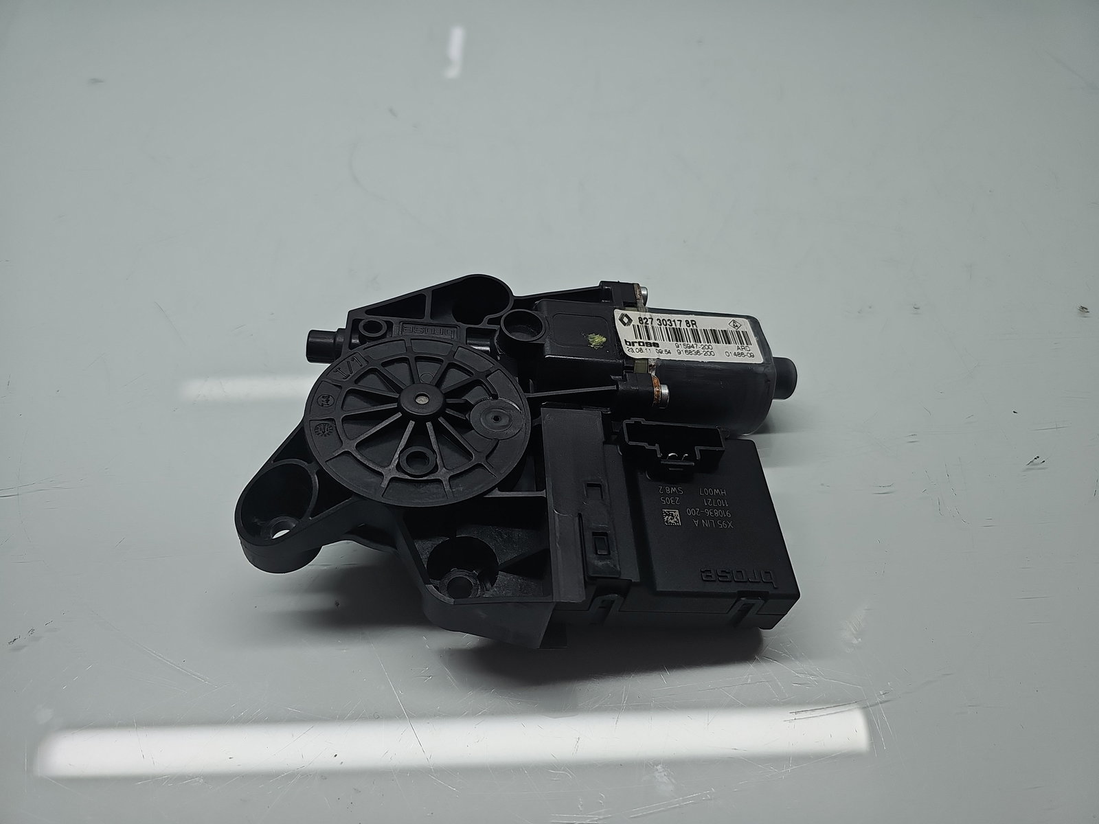 Motoras geam dreapta spate Renault Scenic 3 (J95) Facelift [Fabr 2009-2015] 827303178R - imagine 1