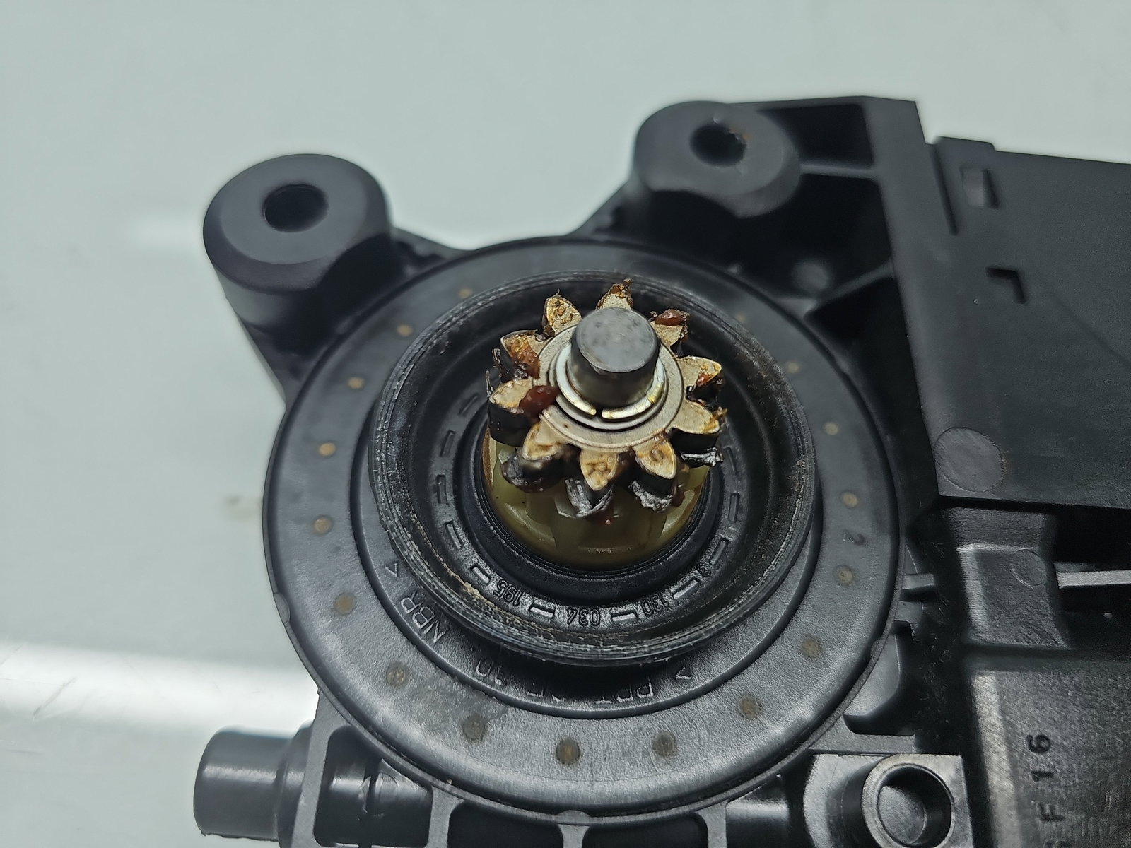 Motoras geam dreapta spate Renault Scenic 3 (J95) Facelift [Fabr 2009-2015] 827303178R - imagine 3