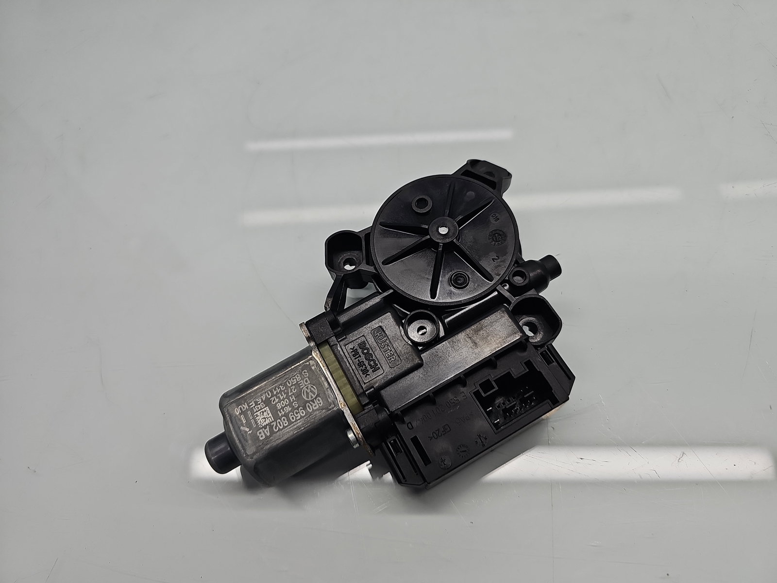 Motoras geam dreapta fata Volkswagen Polo (6R) [Fabr 2009-2016] 6R0959802AB - imagine 4