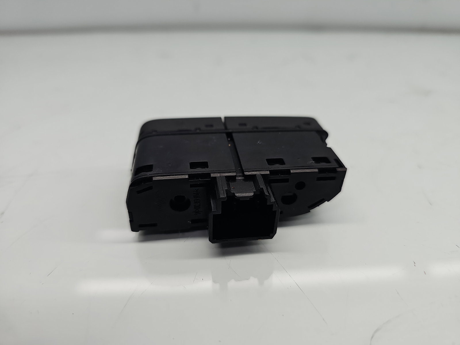 Butoane comenzi consola centrala Ford Focus 3 Hatchback [Fabr 2011-2015] AM5T-18K574-AB - imagine 2