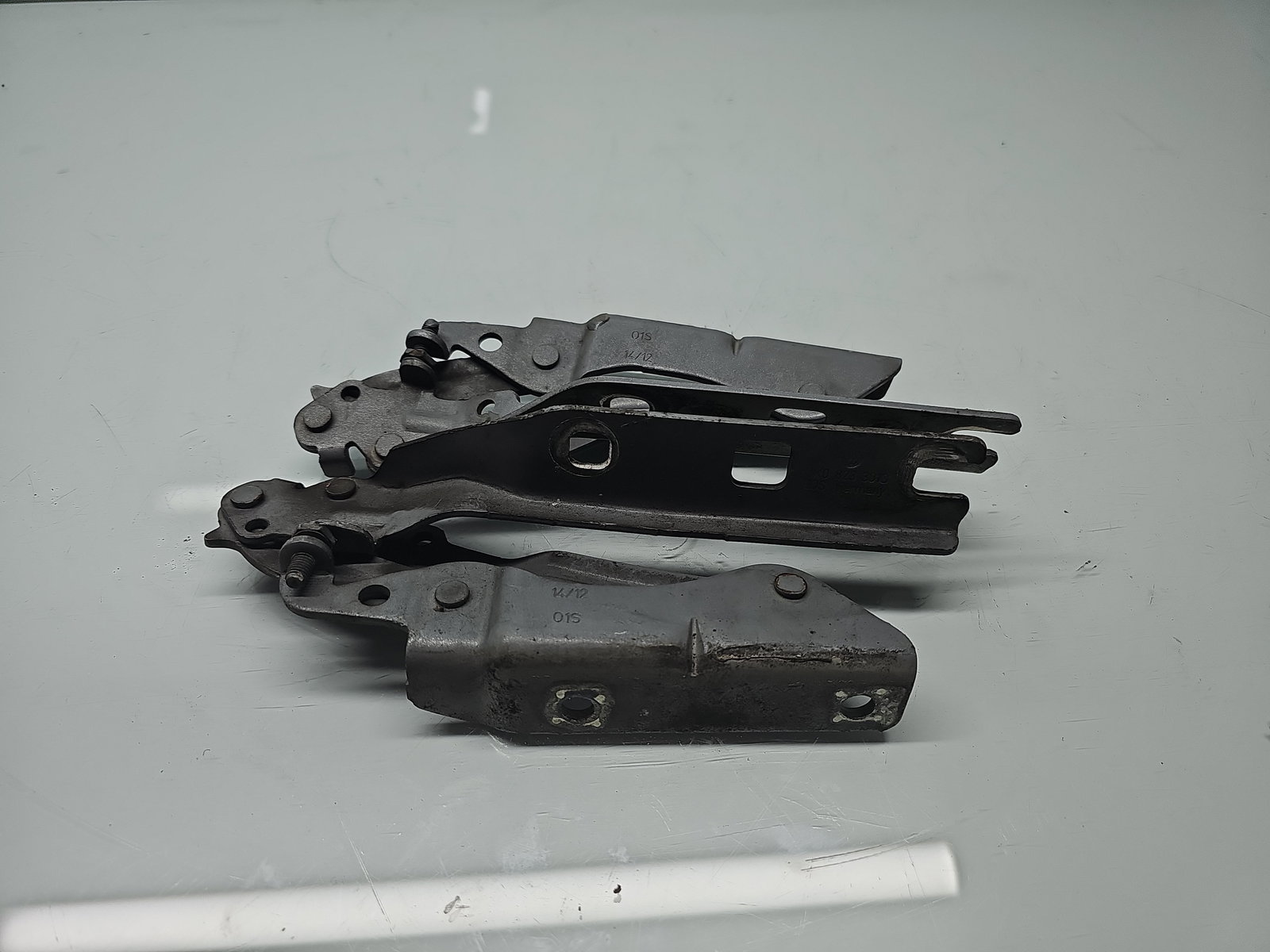 Set balamale capota Volkswagen Golf 6 (5K1) [Fabr 2009-2013] 5K0823301C/5K0823302C - imagine 1