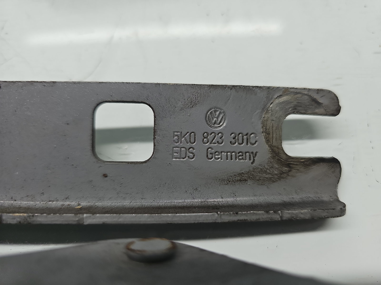 Set balamale capota Volkswagen Golf 6 (5K1) [Fabr 2009-2013] 5K0823301C/5K0823302C - imagine 4